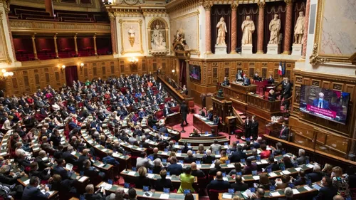 Pass vaccinal : le Sénat adopte une version modifiée du projet de loi 